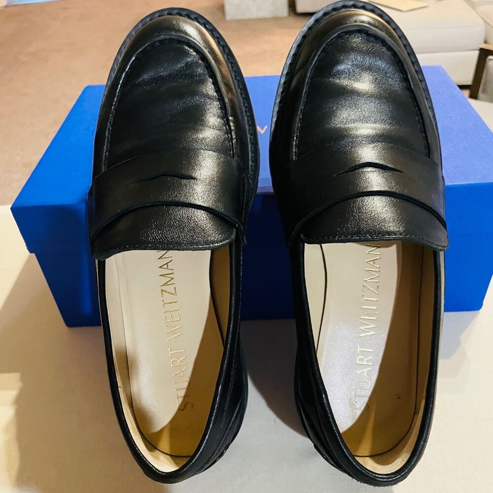 STUART WEITZMAN "PARKER" LIFT LOAFER - SIZER 6C